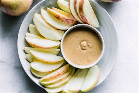 Apple Slices With Peanut Butter ⋆ Easy 2 Ingredient Healthy Snack