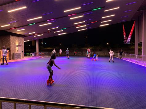 Outdoor roller rinks are all the rage across the US - New York