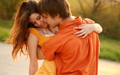 Cute Couple Hug For Mobile Wallpapers For Iphone Is Love Couple