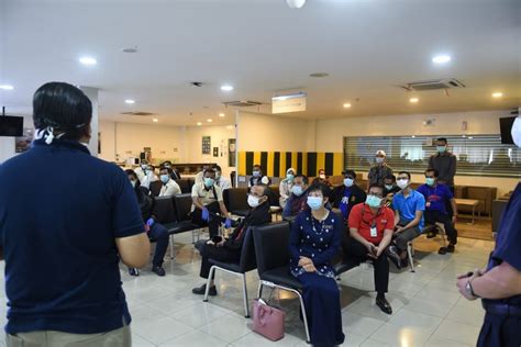 Contoh flyer event organizer surat gg. Proton Serah 50 Unit X70 Kepada Petugas Barisan Hadapan ...