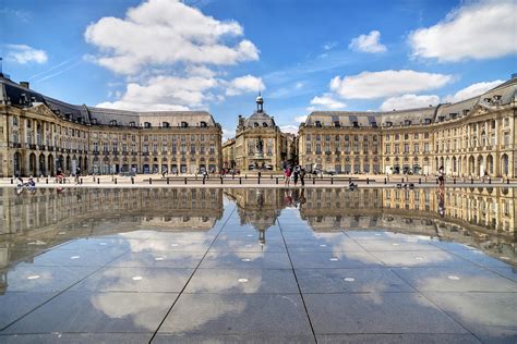 You'll be raising your glass many times in bordeaux, which is renowned for its wines, considered amongst the best in the world. Séjour linguistique Bordeaux - Boa Lingua