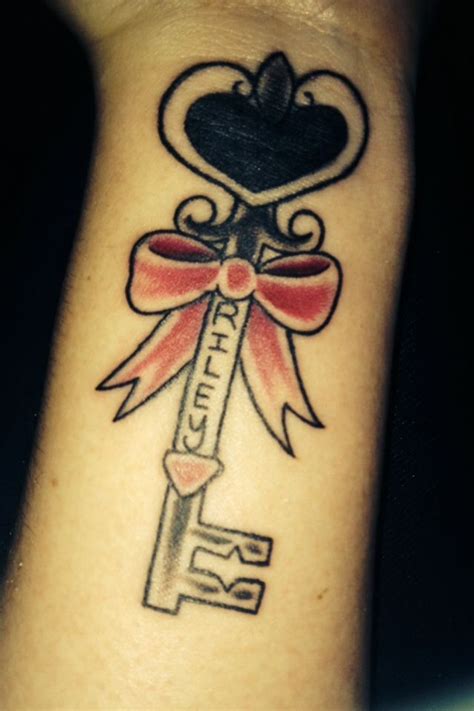 See more ideas about key tattoo, heart key tattoo, heart and key. My tattoo with my sons name :) he holds the key to my ...