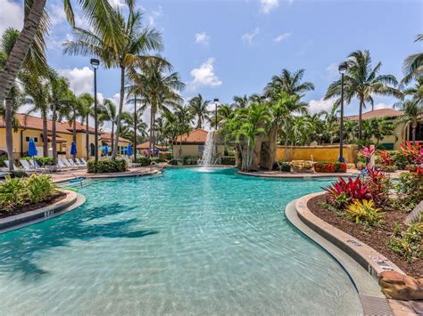 Naples bay resort also offers a 5,000 square foot outdoor heated swimming area featuring water falls and cascades, swimming pools, lap pool, lazy river the cottages at naples bay resort is a full service, world class resort, rich in amenities. Luxury 4 Star Downtown Naples Bay Resort & Spa Cottage ...
