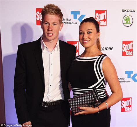 De bruyne proposed to his wife in 2016 at the eiffel tower and had a wedding in sorrento, italy in 2017. Manchester City star Kevin De Bruyne announces he is ...