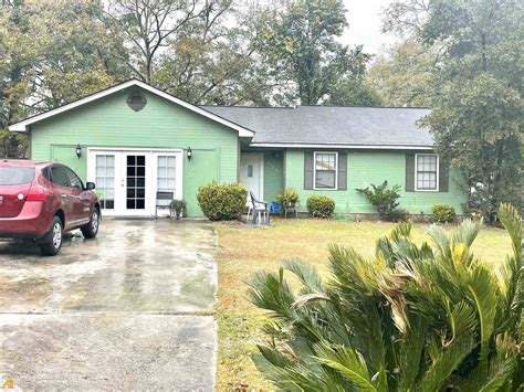 958 Lakeside Dr, Valdosta, GA 31602 - MLS 20117161 - Coldwell Banker