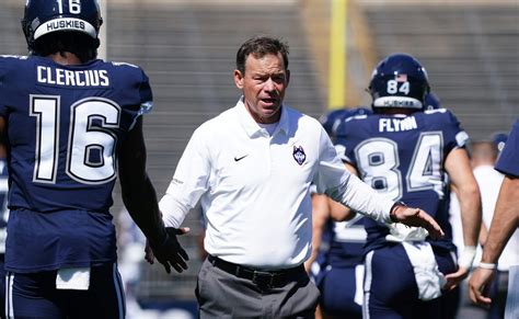 Uconn Footballs Instant Turnaround Under Jim Mora How Did Huskies Get To Bowl The Athletic