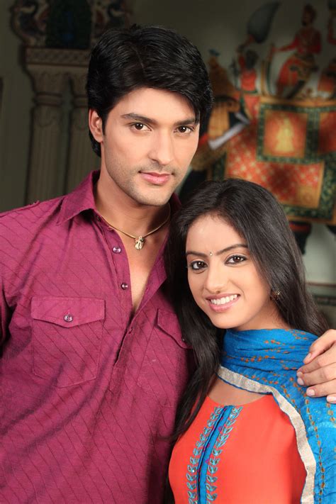 diya aur baati hum star cast working stills celebrity gallery deepika singh long tops