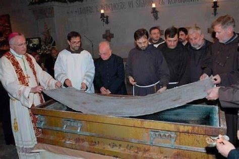 Photos Of The Incorruptible Body Of Padre Pio When Exhumed In 2008