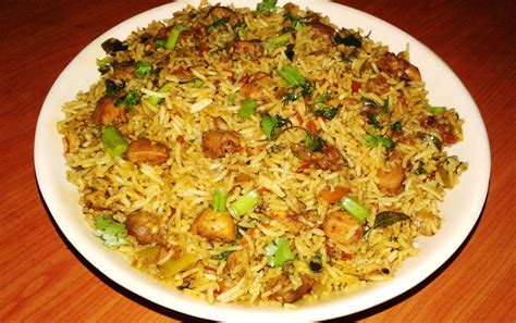 The recipe is very simple with the ingredients that we can find. Indian Chicken Fried Rice - Restaurant Style / Burnt ...