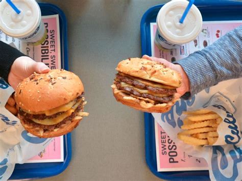 Considering mcdonald's has the most locations across the nation than any other burger joint, you'd expect it to be america's favorite, too. The 25 best fast-food chains in America right now | Best ...
