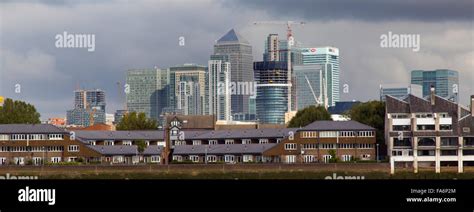 Canary Wharf And Thames Side Houses From Greenwich Park London Stock