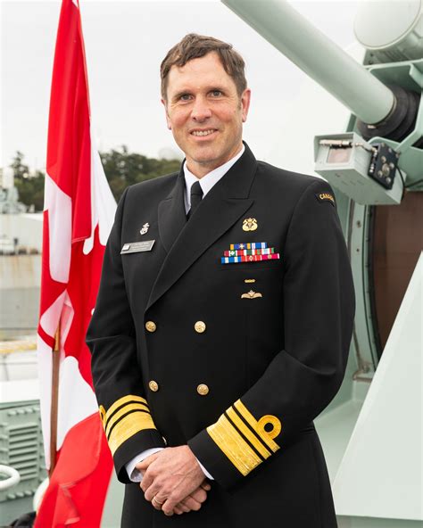 Commander Royal Canadian Navy Commandant De La Marine Royale Canadienne