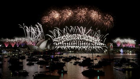 australia new zealand welcome new year 2016 with spectacular fireworks