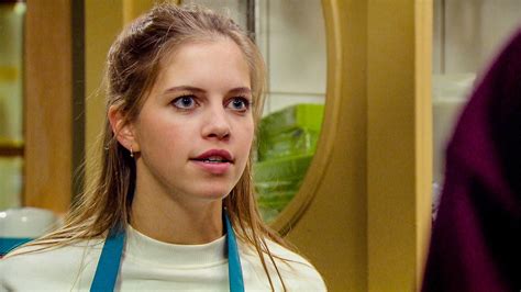 Search, discover and share your favorite bab buelens gifs. Bab Buelens gaat weg uit 'Familie' - Het Belang van Limburg