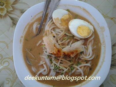 This laksa is made of rice flour, with its savory so appetizing when eaten. Dee: Laksa Kak Su, Kuala Perlis