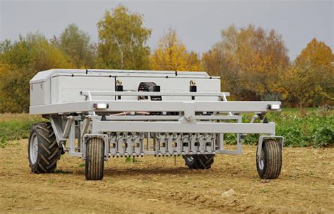 File3053230 Slide S 5 With This Weeding Robot Farmers Dont Need To Use