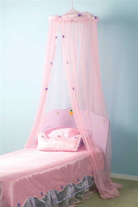Simple tips and tricks to get your toddler sleeping in. Canopy | My room, Toddler bed, Room