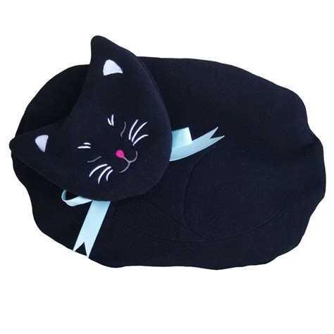 Cozy Cat Bed And Body Warmer Provides Soothing Warmth In Wintermaine Warmers Microwave Heating
