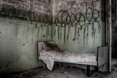 Eerie Photos Of Asylums From The Past