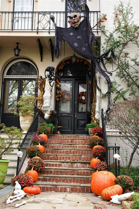 20 Spooky Outdoor Halloween Decorations