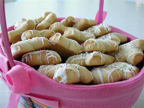 Italian easter recipes prepared by italian grandmas to help you celebrate easter italian style. Fina Easter Taralli Cookies