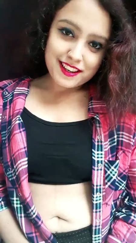 hot girl sexy navel in black top