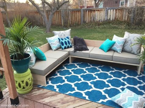 Perfect for outdoor entertaining or just simply relaxing! DIY Outdoor Sectional Sofa Tutorial + Building Plan