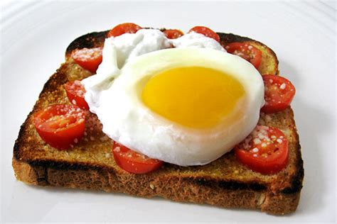 Poached Egg On Skinny Garlic Toast With Weight Watchers