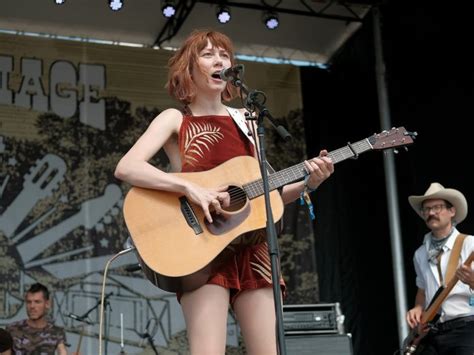 Molly Tuttle Launches Covers Album Debuts Rendition Of Fka Twigs