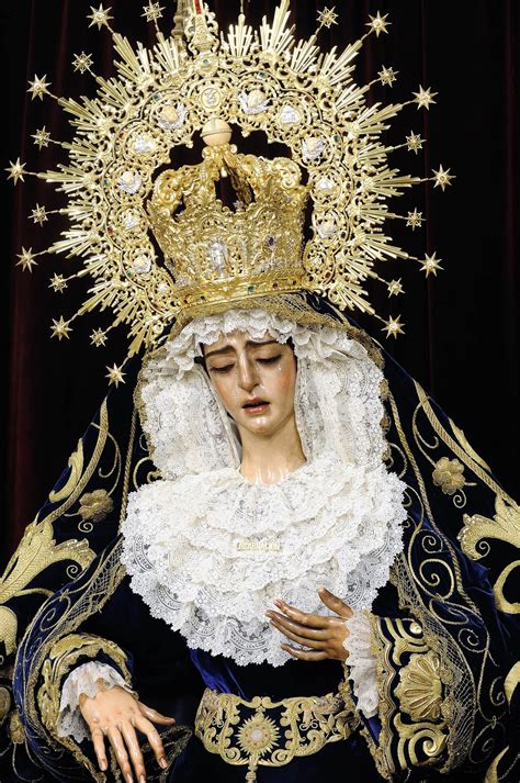 Sevilla A Traves De Un Objetivo Besamanos A La Virgen De La Encarnacion