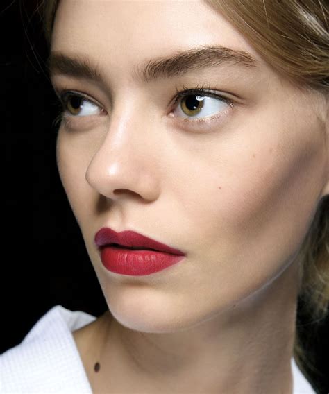 How To Wear Red Lipstick Minimalist Makeup Red Lip Makeup Makeup