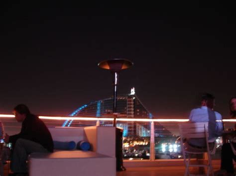 360°c Bar Mit Blick Aufs Beleuchtete Hotel Jumeirah Beach Hotel