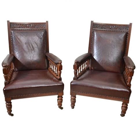 Pair of victorian armchairs in mahogany with green leather seats. Antique Pair of English Leather Armchairs c.1880