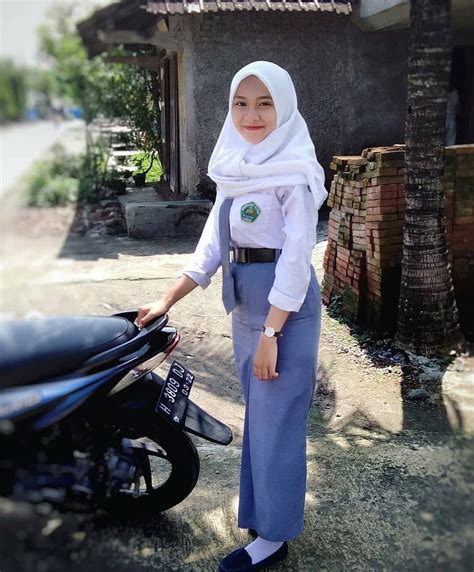 Masuk kamar mandi cewek ( iklan lucu 😂 ). Foto Cewek2 Cantik Lucu Berhijab Anak Sma : Indonesian Top ...