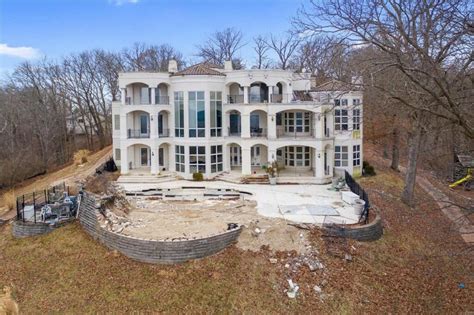 Multi Million Dollar Mansions That Were Abandoned For Years