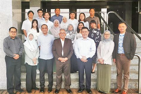 Moe Delegation Talks To Students In Singapore Borneo Bulletin Online
