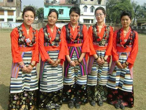 3 Traditional Sherpa Dress Consists Of A Knee Length Robe Woven Of Yak Wool This Garment Is