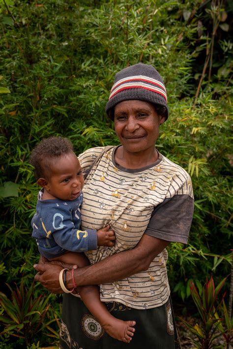 Papua New Guinea 2020 Grandma And Grandson Mt Hagen Wes Flickr