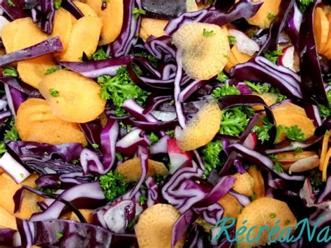 La recette de mijoté de chou rouge, publiée par lucie se prépare en 30 minutes et est simple à réaliser. Salade végétarienne chou rouge, carottes, radis et persil ...
