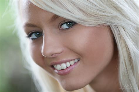Free Download Hd Wallpaper Blondes Women Eyes Lips Smiling W4b