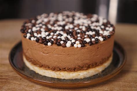 Voici ma recette du gâteau royal chocolat pas compliquée je l ai