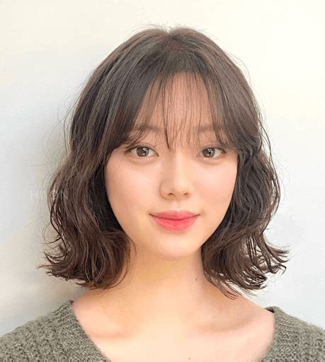 Short Korean Hairstyle For Round Face Wavy Haircut Reverasite