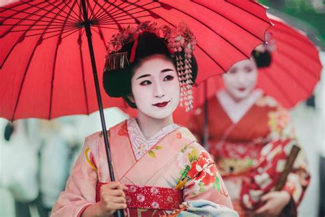 Découvrez le Japon des geishas aux chefs cuisiniers japoanis