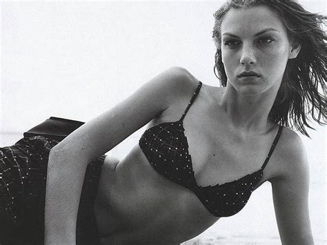 Beauty Models Hollywood Actress Angela Lindvall In Hot Bikini Photos