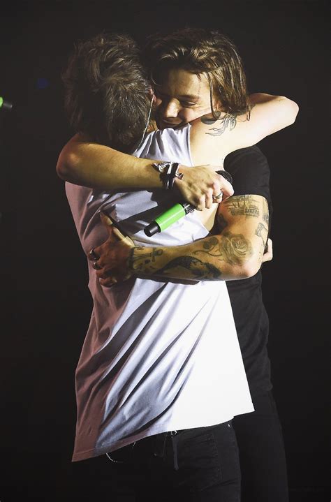 Larry Hug Larry Stylinson One Direction Pictures Louis And Harry
