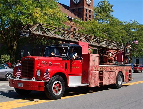 Dsc0035 Retired Chicago Fire Department Mack Ladder Truck Flickr