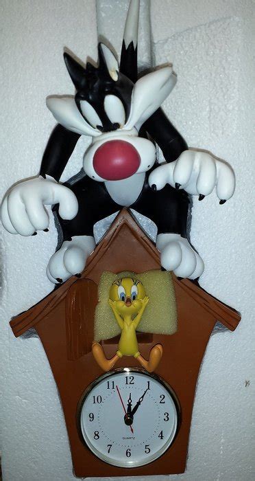 Looney Tunes Warner Bros Wall Clock 40cm Tall Sylvester And