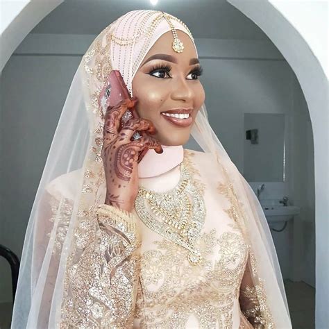 Pretty Subtle Make Up For This Stunning Hijabi Bride From Tanzania In 2020 Muslim Brides
