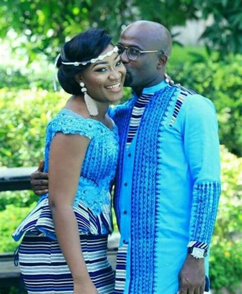 Ce sont des modèles qui vous donneront des idées pour vos futurs robes en pagne. Mariage | African fashion dresses, Couples african outfits ...