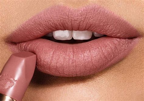 Tips Memilih Warna Lipstik Sesuai Warna Bibir
